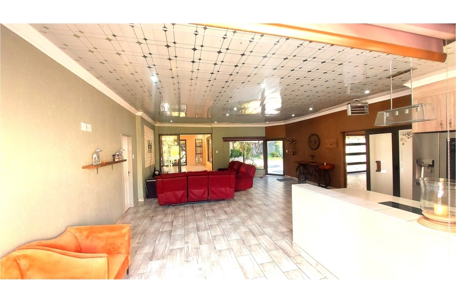 5 Bedroom Property for Sale in Meerhof North West